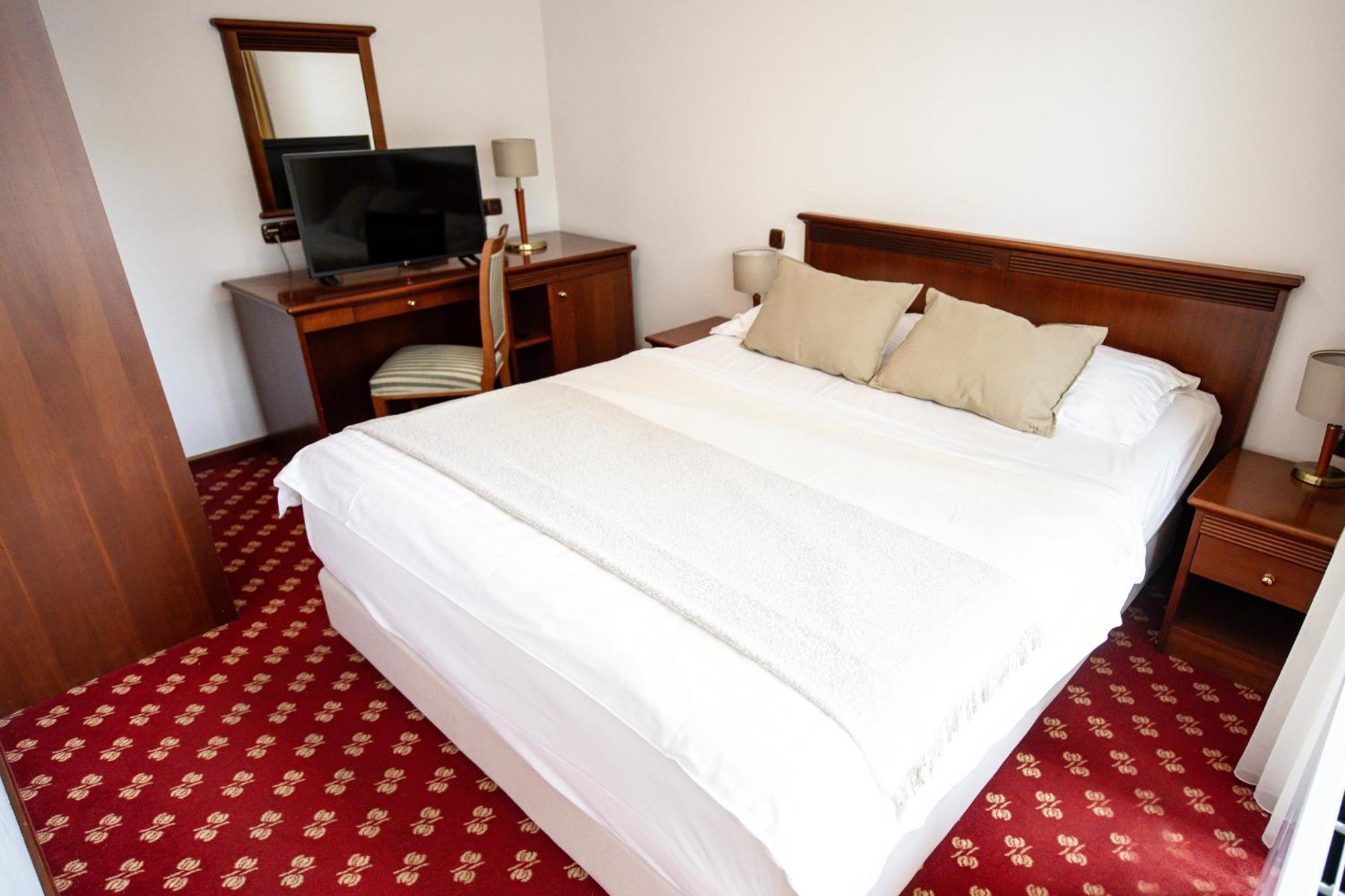 Hotel Zvezda Murska Sobota Luaran gambar